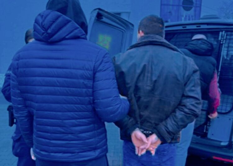 W drodze na szkolenie zatrzymali poszukiwanego mężczyznę 1 fot. KPP w Limanowej