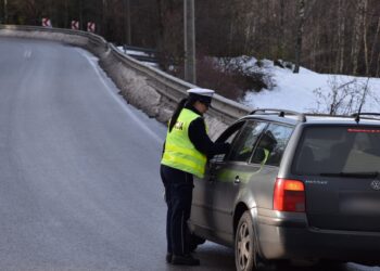 Mandaty, odebrane prawo jazdy i nietrzeźwi kierowcy. Setki kontroli drogowych na limanowszczyźnie 2 fot. KPP Limanowa