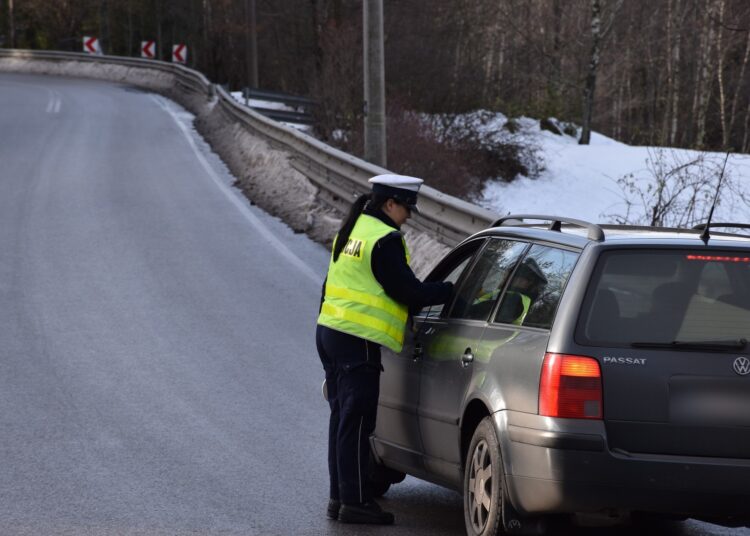 Mandaty, odebrane prawo jazdy i nietrzeźwi kierowcy. Setki kontroli drogowych na limanowszczyźnie 1 fot. KPP Limanowa
