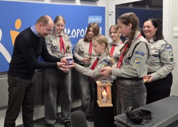 'Pielęgnuj dobro w sobie' - Betlejemskie Światło Pokoju dotarło do Radia RDN 2 tEXVUhs