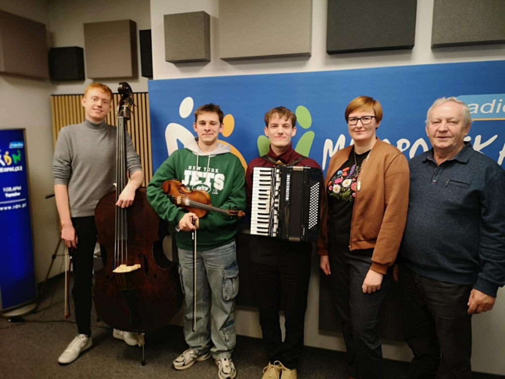 To oni dbają o to, by tradycja muzyki ludowej nie zaginęła. Kapela Zza Miedzy w RDN 2 unnamed 1