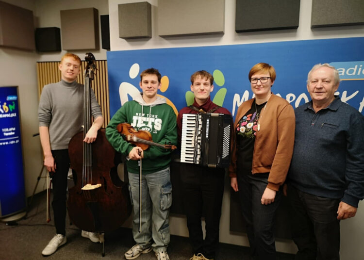 To oni dbają o to, by tradycja muzyki ludowej nie zaginęła. Kapela Zza Miedzy w RDN 1 unnamed 1