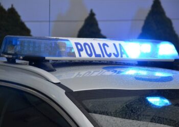 Groźne zdarzenie drogowe w powicie mieleckim. Kobieta prawdopodobnie zasnęła za kierownicą 2 zdj. ilustracyjne, archiwum RDN