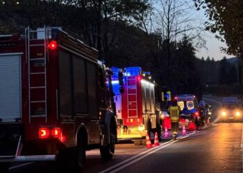 Seria wypadków na sądeckich drogach. Są poszkodowani 2 fot. OSP Florynka, zdjęcie archiwalne