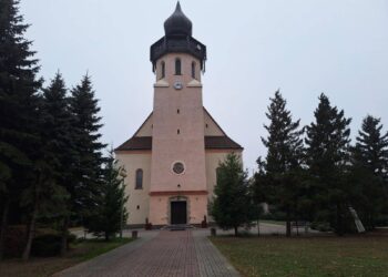 na zdjęciu: kościół w Klikowej