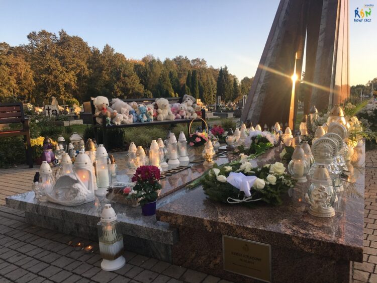 na zdjęciu: Grobowiec dzieci utraconych na cmentarzu w Mościcach