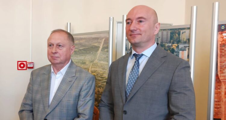 Na zdjęciu: wójt Gminy Tarnów Grzegorz Kozioł i wójt Gminy Skrzyszów Marcin Kiwior