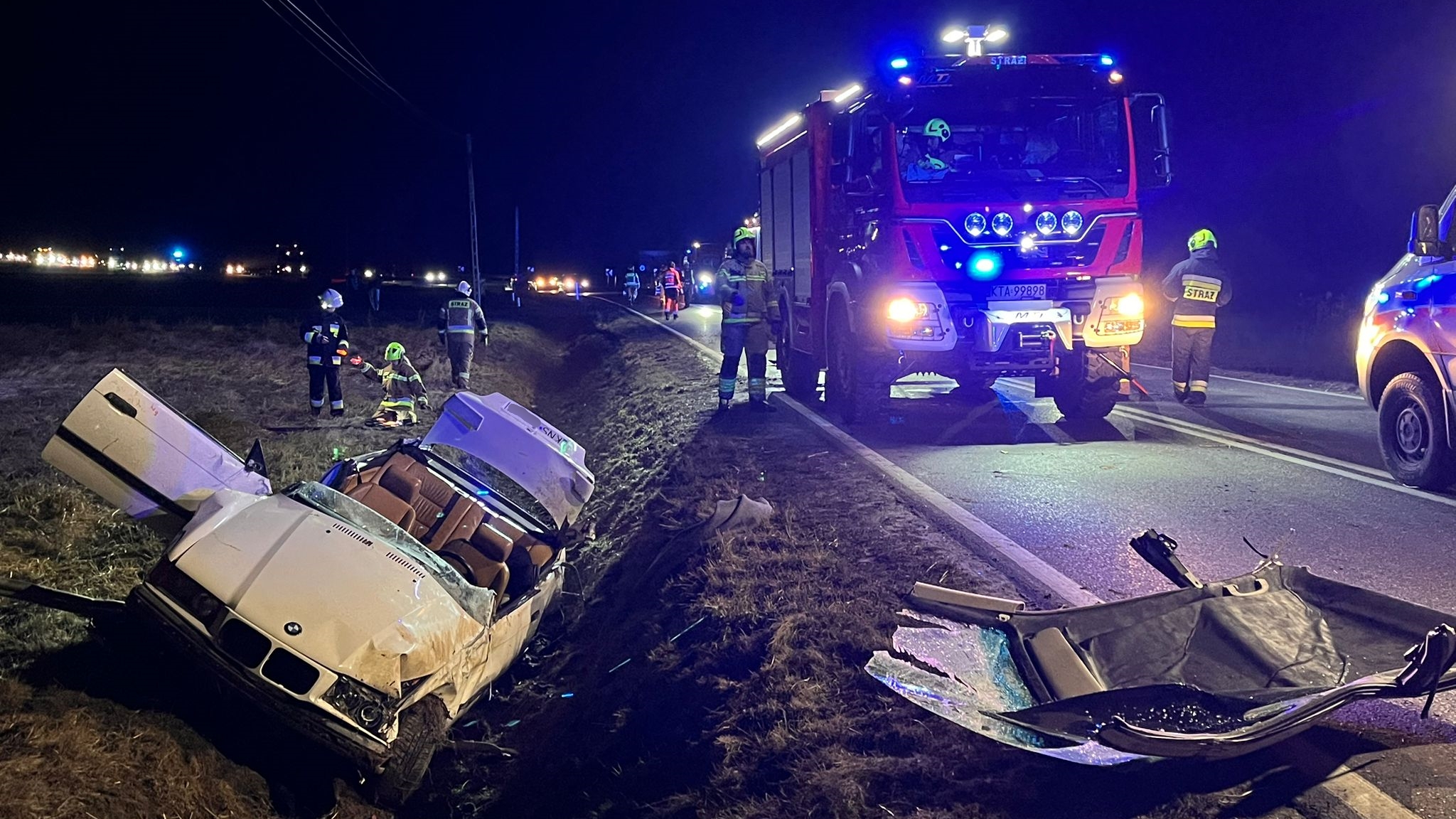 Poważny wypadek na drodze wojewódzkiej. Pięć osób jest poszkodowanych