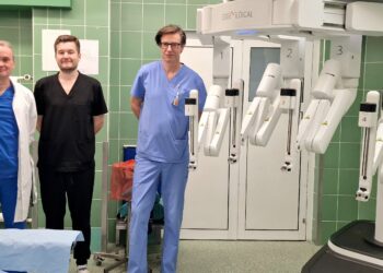 Na zdjęciu od prawej: lek. Jarosław Zgajewski, lek. Marek Gugała, dr n.med. Szczepan Pabiś/fot. Szpital Specjalistyczny w Mielcu