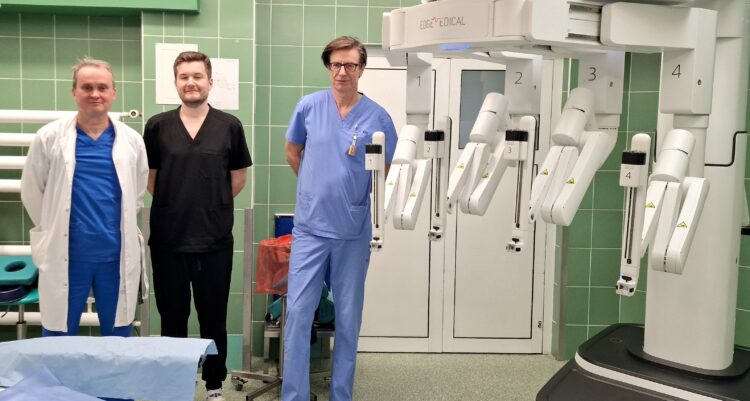 Na zdjęciu od prawej: lek. Jarosław Zgajewski, lek. Marek Gugała, dr n.med. Szczepan Pabiś/fot. Szpital Specjalistyczny w Mielcu