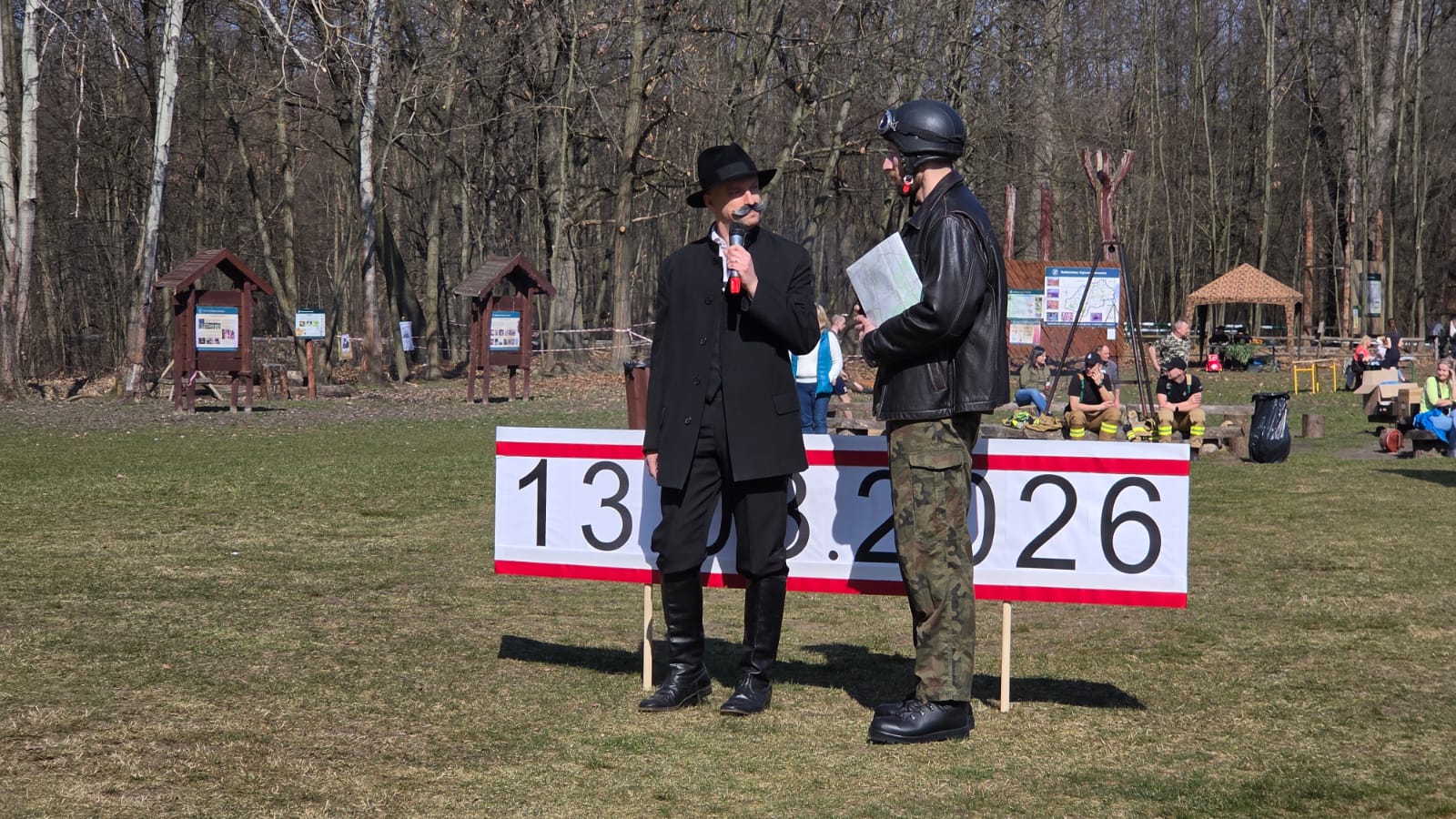 Żywa lekcja historii w Wierzchosławicach. Uczniowie spotkali się z Wincentym Witosem i płk. Adamem Boryczką