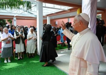 Papież w Domu Opieki dla osób starszych (fot. Vatican Media)