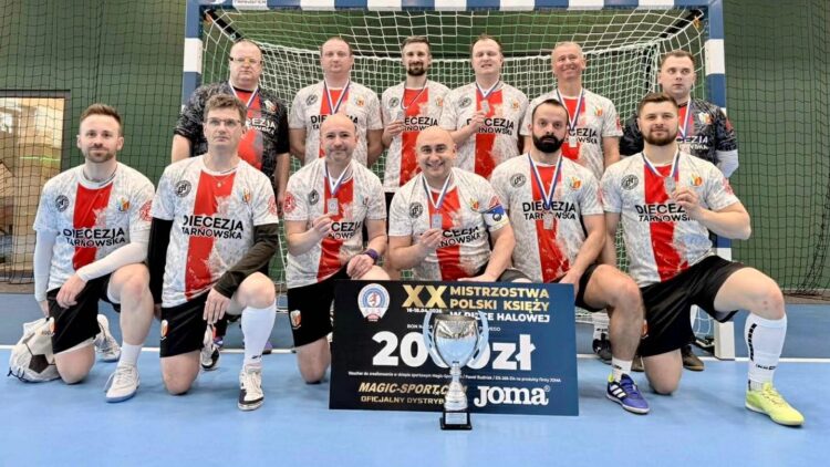 fot. ks. Krzysztof Iwanicki oraz futsalksieza.pl/Diecezja Tarnowska