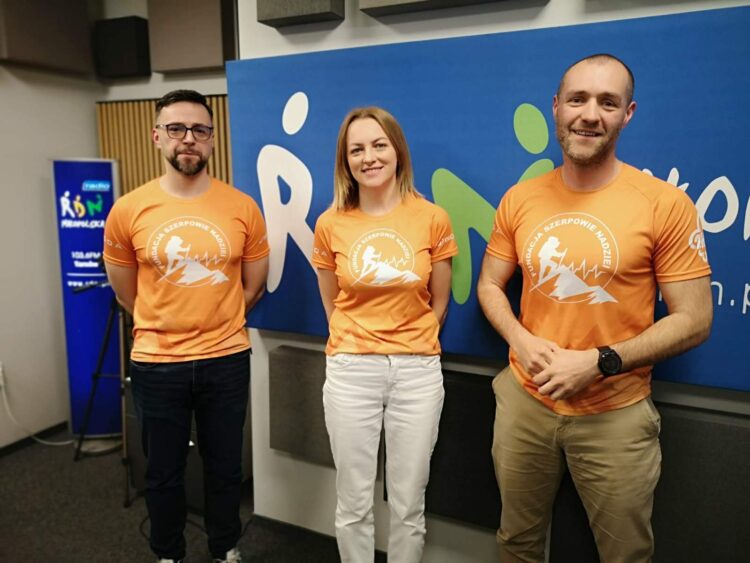 na zdjęciu: Szerpowie Nadziei/od lewej: Tobiasz, Sylwia, Bartek