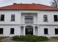 na zdjęciu: dwór Ledóchowskich w Lipnicy Dolnej