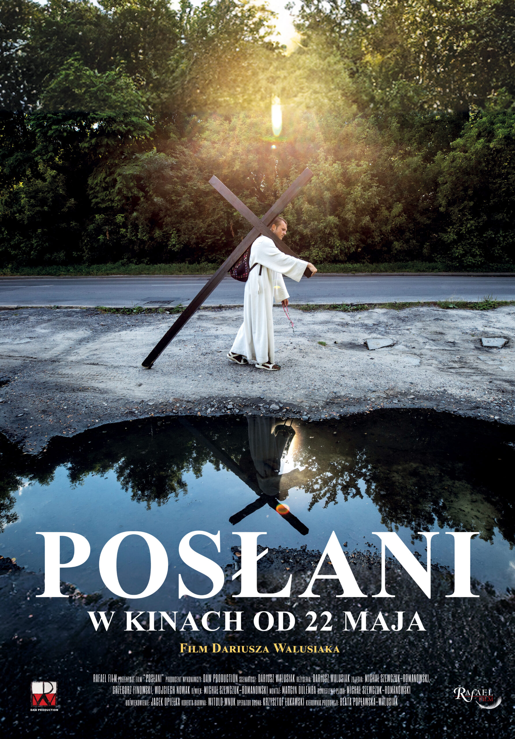 Przeszedł ponad 1650 kilometrów przez Polskę, niosąc 15-kilogramowy krzyż – ta historia trafia na ekrany kin
