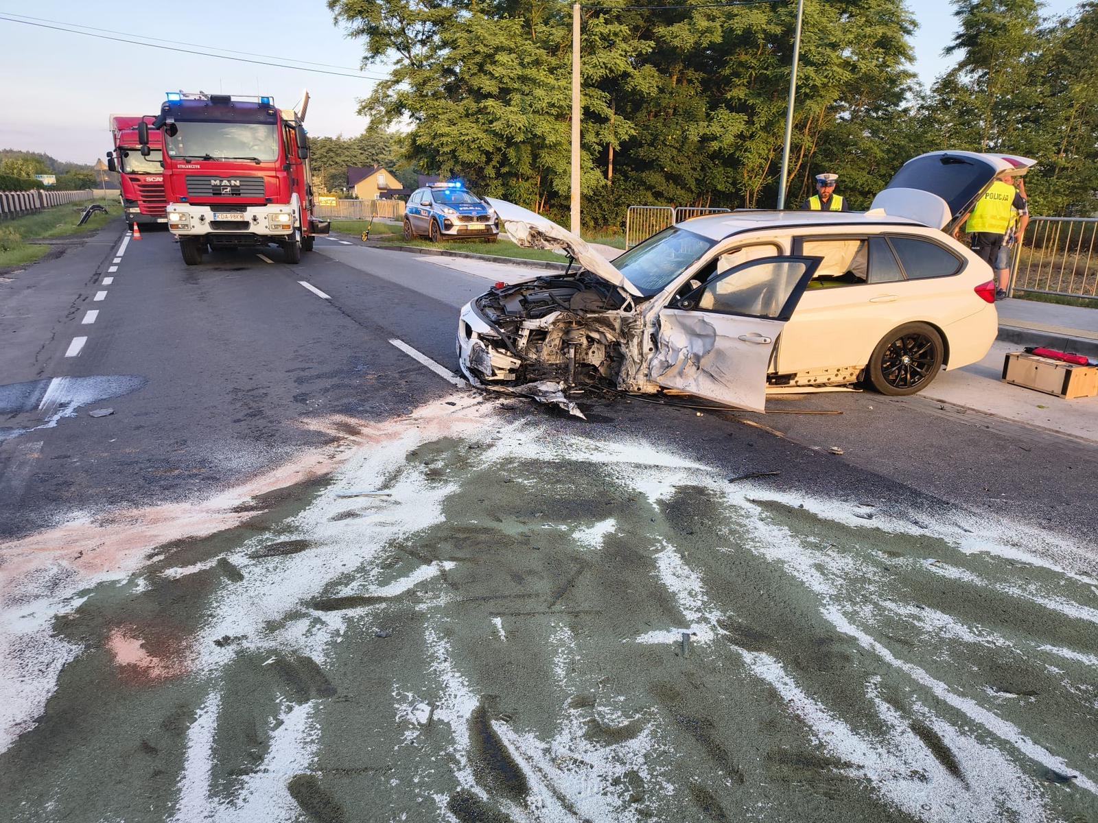 Zderzenie osobówki z tirem na dk 73. Są poszkodowani