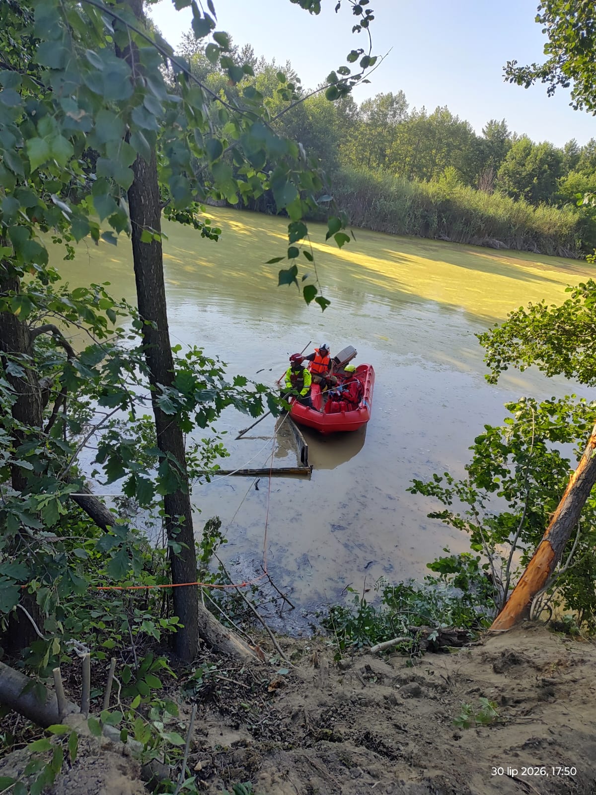 Wypadek na terenie kopalni żwiru w Borzęcinie. Trwa akcja ratunkowa