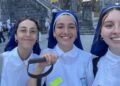 Na zdjęciu: Ginevra Ceriani z koleżankami wolontariuszkami/fot. Vatican News