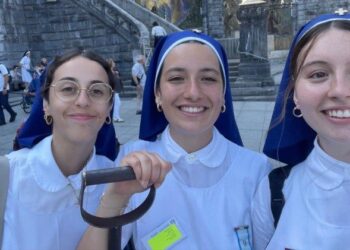 Na zdjęciu: Ginevra Ceriani z koleżankami wolontariuszkami/fot. Vatican News