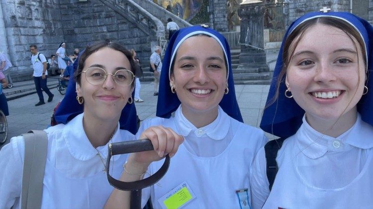 Na zdjęciu: Ginevra Ceriani z koleżankami wolontariuszkami/fot. Vatican News