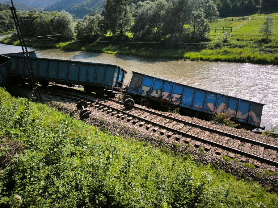 Wykolejenie pociągu na Sądecczyźnie. PKP PLK dąży do przywrócenia ruchu [ZDJĘCIA]