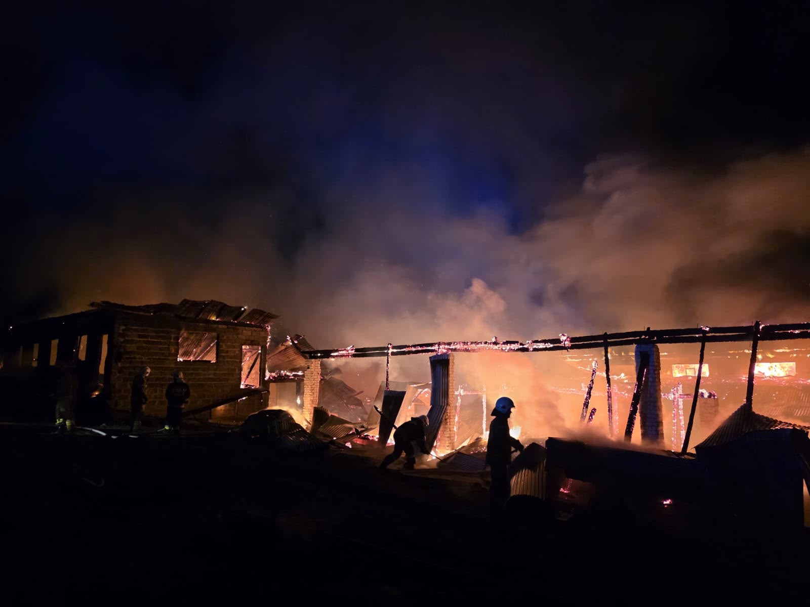 Tragiczny pożar w Lipnicy Dolnej. Spłonęło kilkadziesiąt sztuk bydła