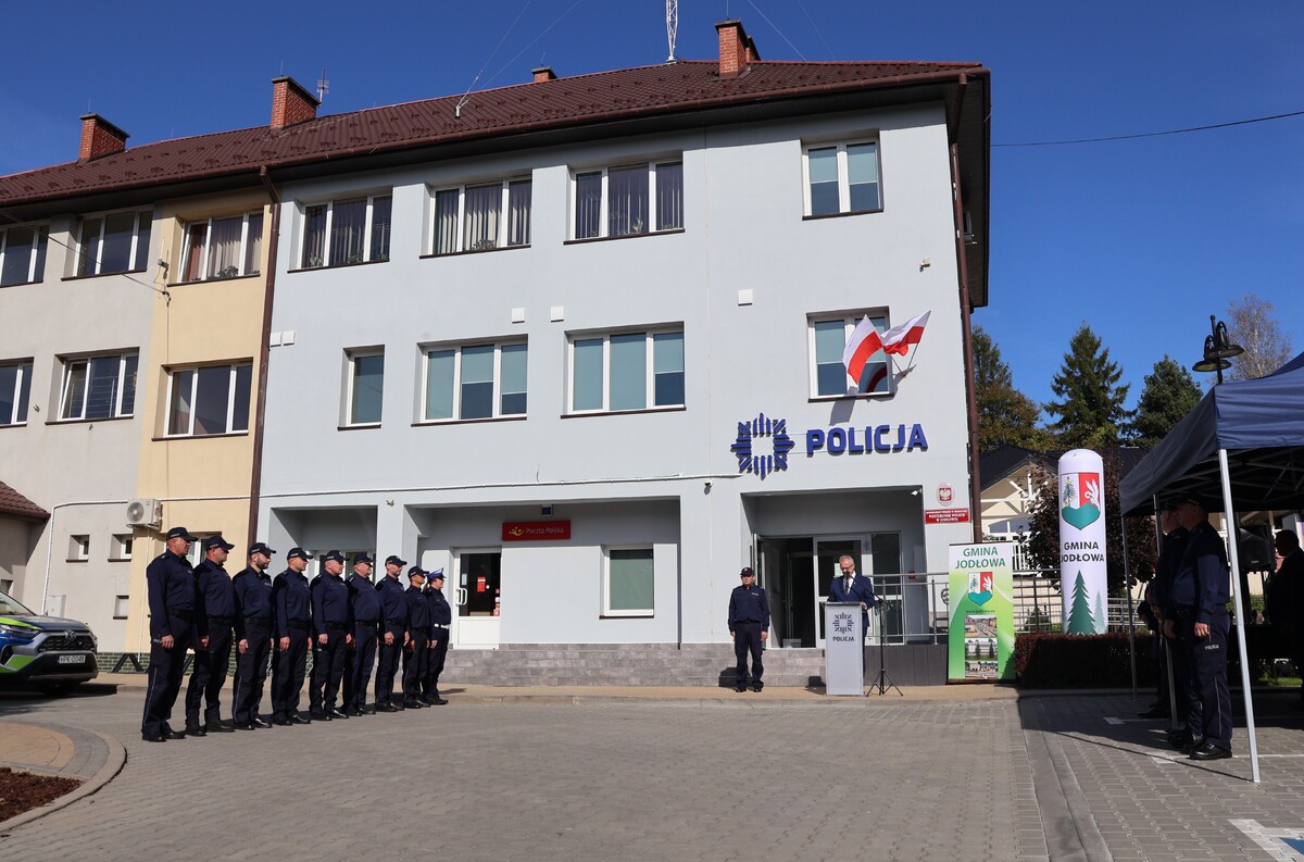 Po 14 latach policja wróciła do Jodłowej. Mieszkańcy nie muszą już czekać na patrol z innej miejscowości