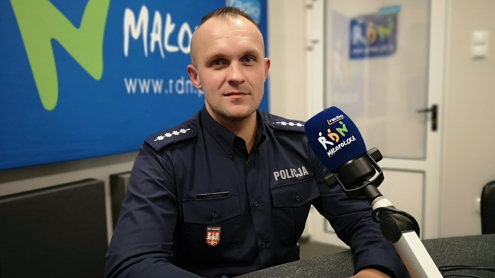 Policja przy szkołach także w kolejnych dniach. 'Nie panikować, ale reagować’