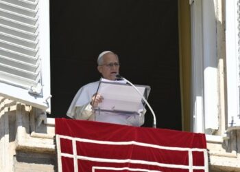 Leon XIV podczas modlitwy Anioł Pański (VATICAN MEDIA)
