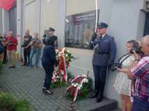 f6d49b66-120e-4e4b-854b-88a9ea23b522